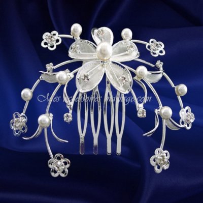 Mariage thme argent / gris  - Peigne cheveux perles cristal clair mariage  : illustration