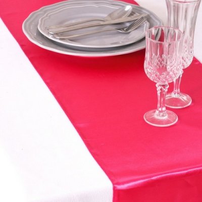 Decoration Mariage  - Chemin de table mariage satin rose fuchsia : illustration