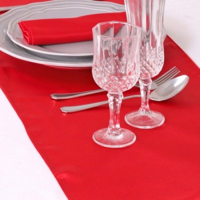 Dcoration de Table Mariage  - Chemin de table mariage satin rouge  : illustration