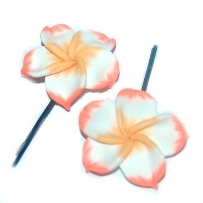 Mariage thme bohme  - Pinces  cheveux fleur hawaienne polymre blanche ... : illustration