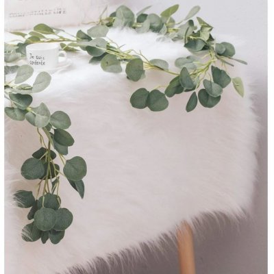 Mariage thme champtre  - Guirlande deucalyptus artificiels verts 185 cm : illustration