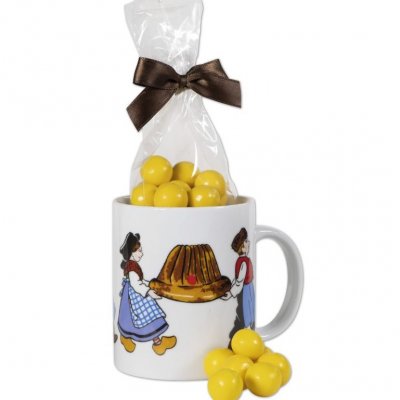 Dcoration de Table  - Mug Alsace et billes de bretzel au chocolat - Mirabelle ... : illustration
